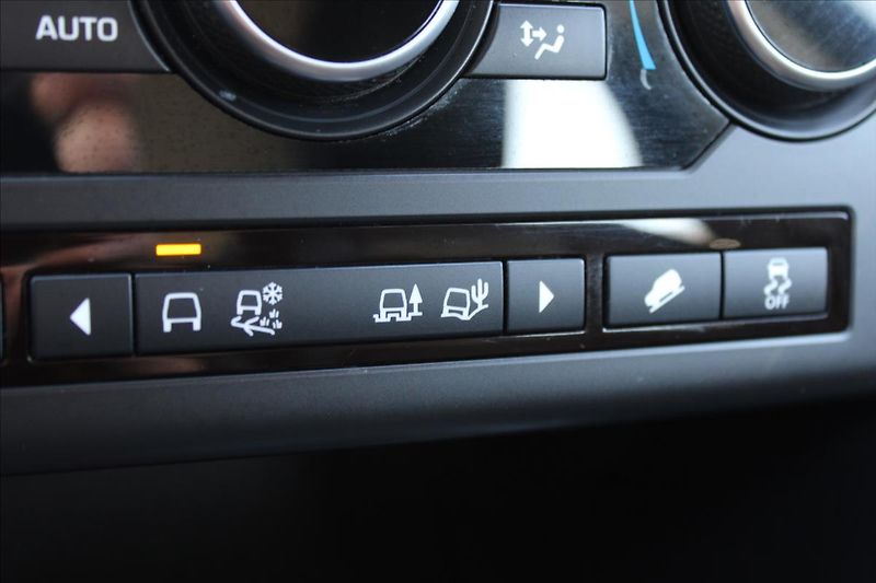 Land Rover Discovery Sport 2,0 TD4  NOVÉ V ČR,A/T,4x4 - fotka 16 z 30