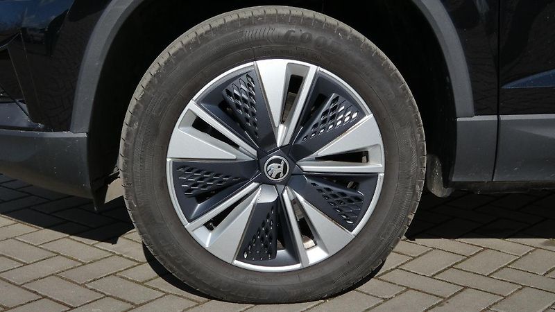 Škoda Karoq 1,5 TSI DSG Style - fotka 23 z 24