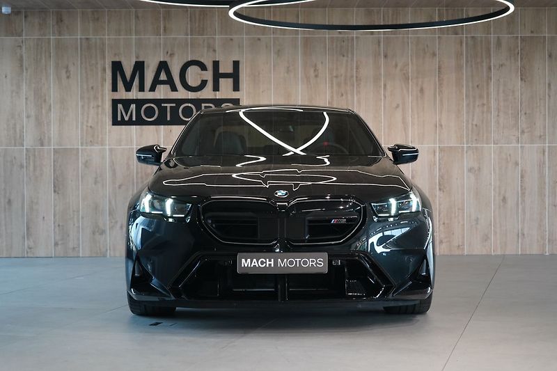 BMW M5 B&W, Ventilace, Panorama, HUD - fotka 3 z 50