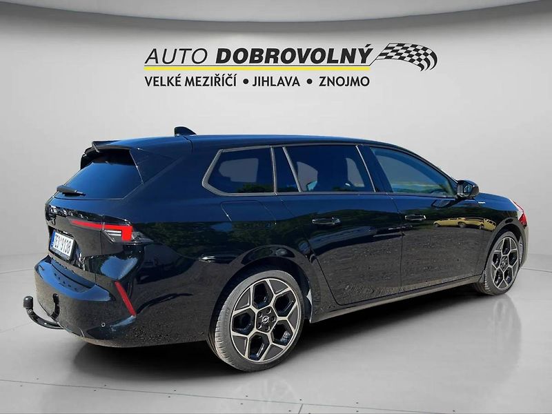 Opel Astra Sports Tourer GS BlueHDi 96kW - fotka 8 z 39