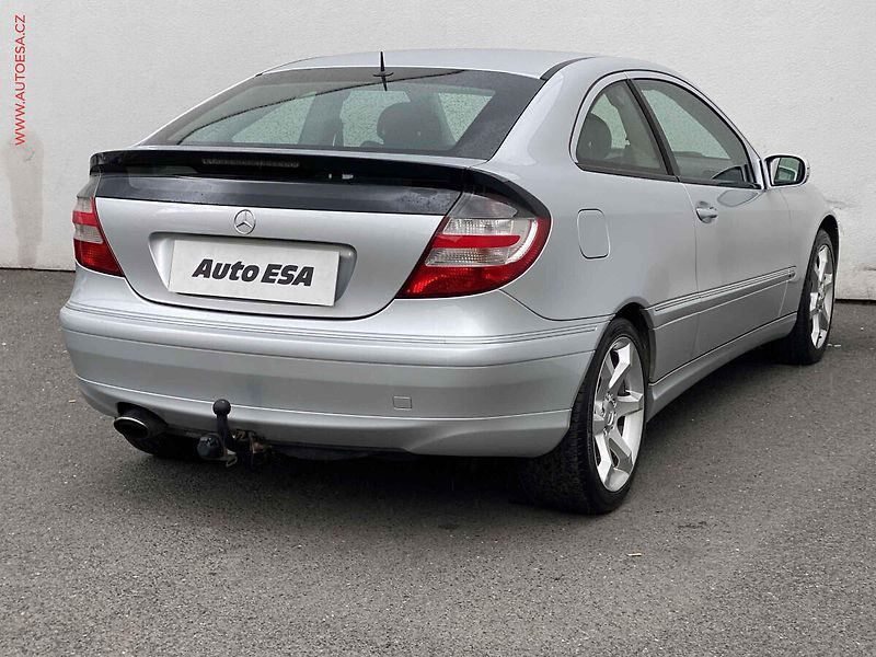 Mercedes-Benz Třídy C (2006) 2.2CDi, ČR, AC, TZ - fotka 4 z 17