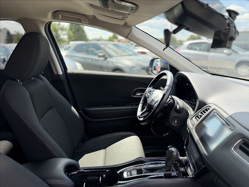 Honda HR-V 1,5 i-VTEC 96kW AUTOMAT TZ - fotka 25 z 27