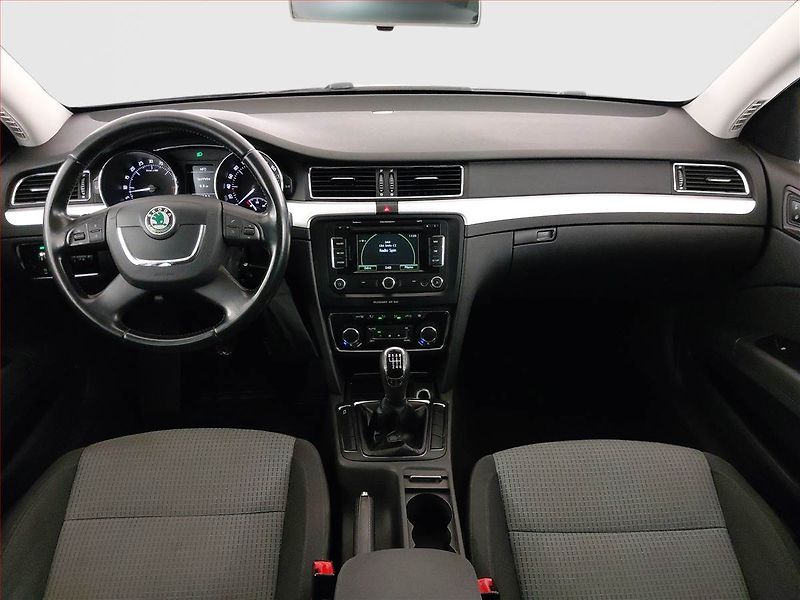 Škoda Superb (2013) Ambition Plus 2.0 TDI - fotka 8 z 20
