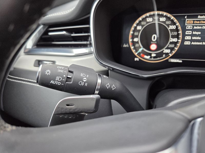 Jaguar F-Pace D300 ED90th HUD PANO ZÁR-2030 - fotka 20 z 48