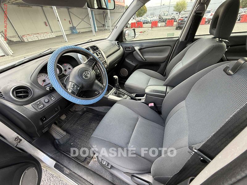 Toyota RAV4 (2004) 2.0 VVT-i 4WD, ČR, 4x4, TZ - fotka 3 z 3