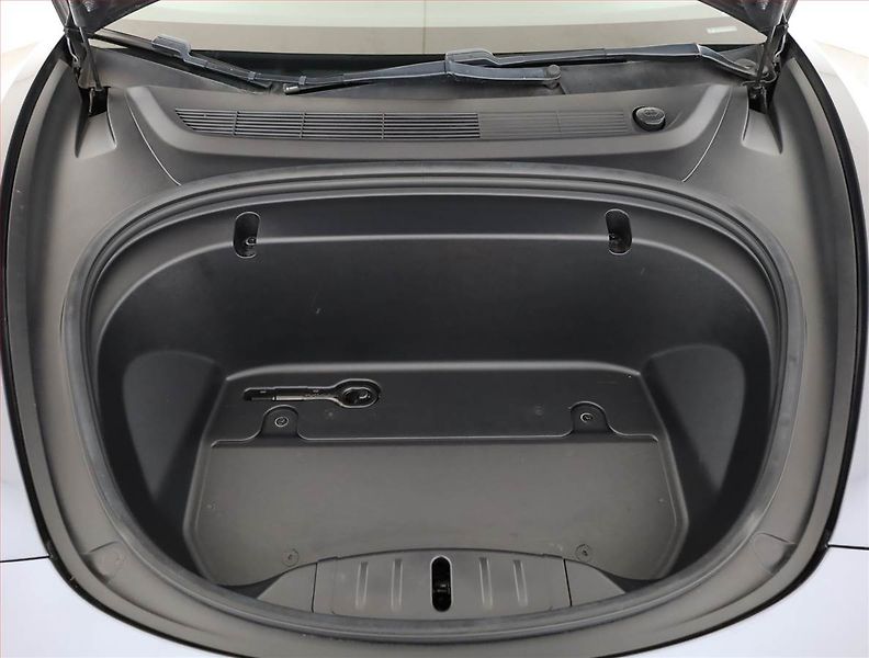 Tesla Model 3 (2019) Long Range 4WD 78kWh, SoH 85% - fotka 18 z 22