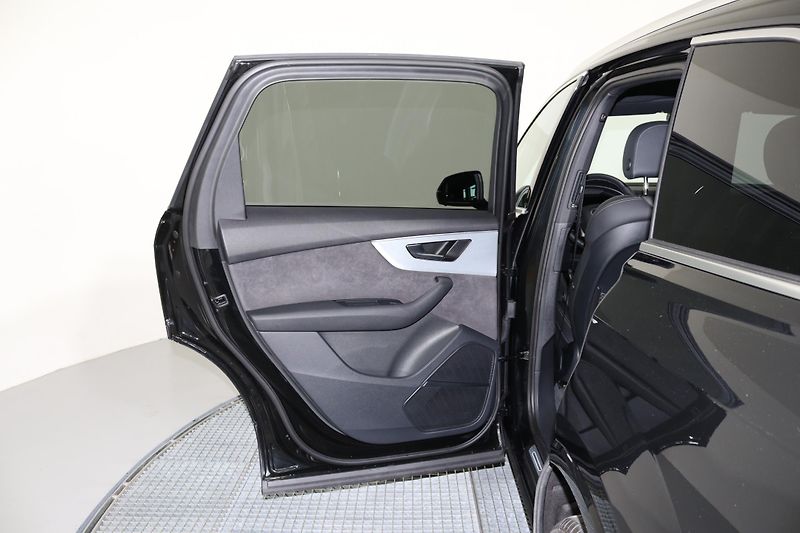Audi Q7 Sline 50 TDI quattro tiptronic - fotka 14 z 26