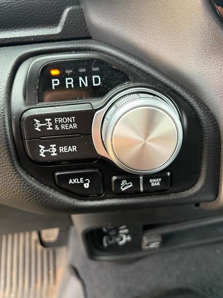 Dodge RAM (2020) 2500 6,4 L HEMI LIFTED - fotka 37 z 48