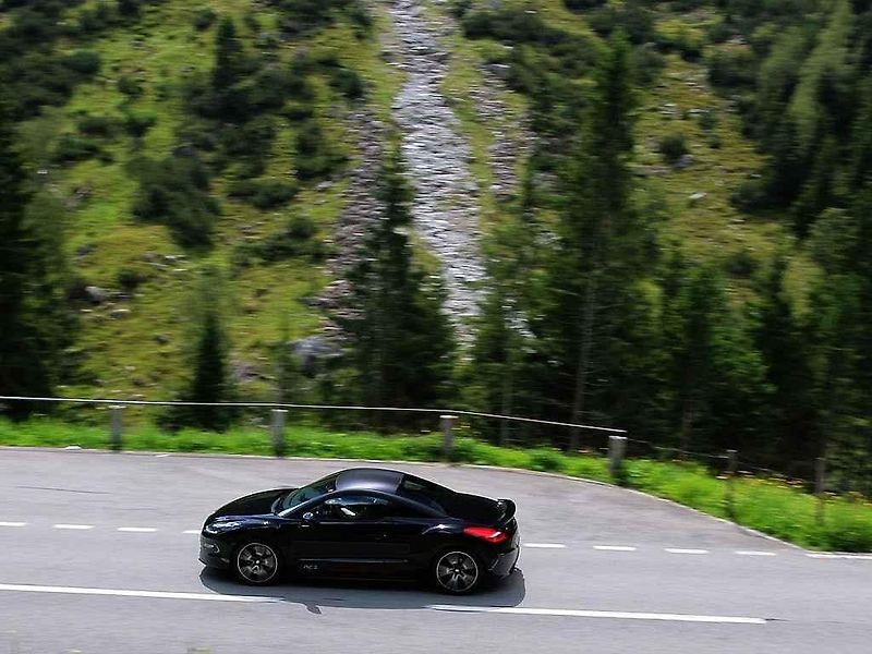 Grimsel Pass, v pozadí parádní Furka Pass