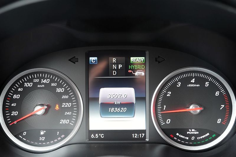 Mercedes-Benz Třídy C C 350e Plug -in hybrid/280PS - fotka 32 z 40