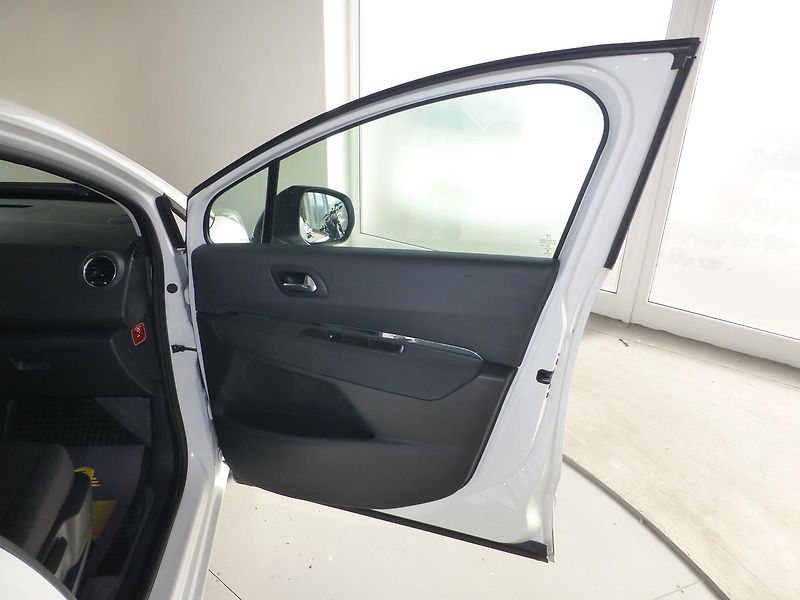 Peugeot 5008 (2014) 1,6HDI*NAVIGACE.*PARKS**NEW - fotka 20 z 31