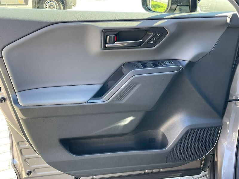 Toyota RAV4 4x4 PHEV Executive Na IČO - fotka 5 z 19