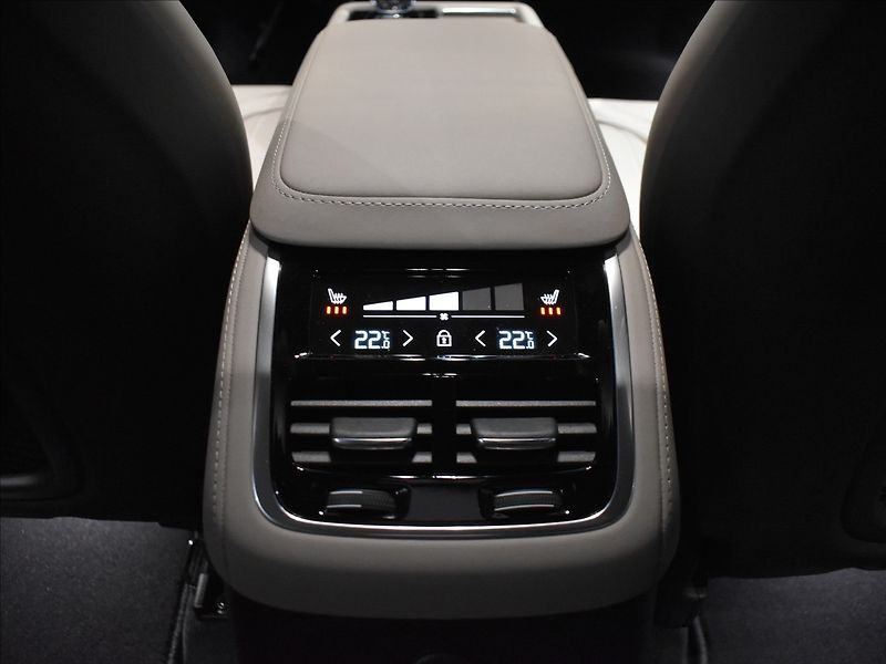 Volvo XC90 2,0 T8 AWD Ultra B&W,Ventilace - fotka 18 z 30