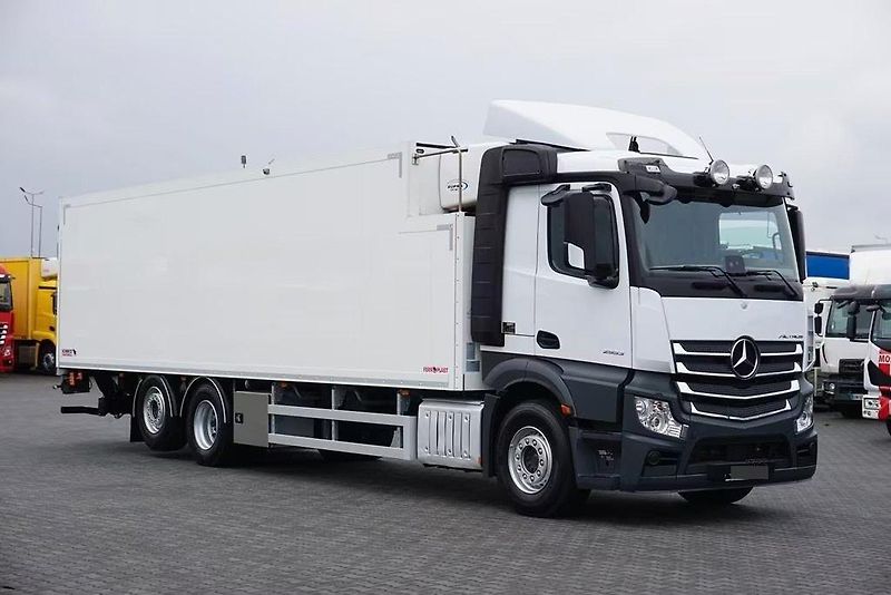 Mercedes-Benz Actros (2019) 2553 6x2 chlaďák + HČ EURO 6 - fotka 2 z 19