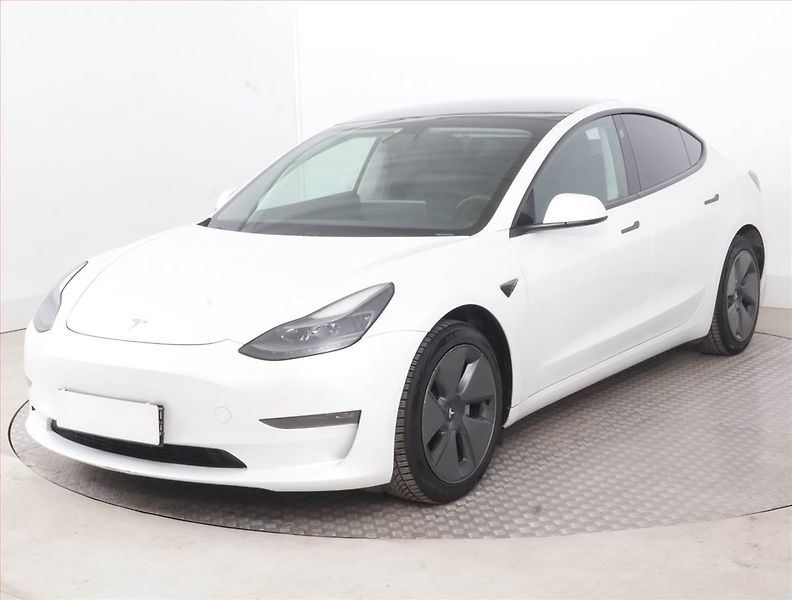 Tesla Model 3 (2021) Long Range 4WD 79kWh, SoH 85% - fotka 2 z 23