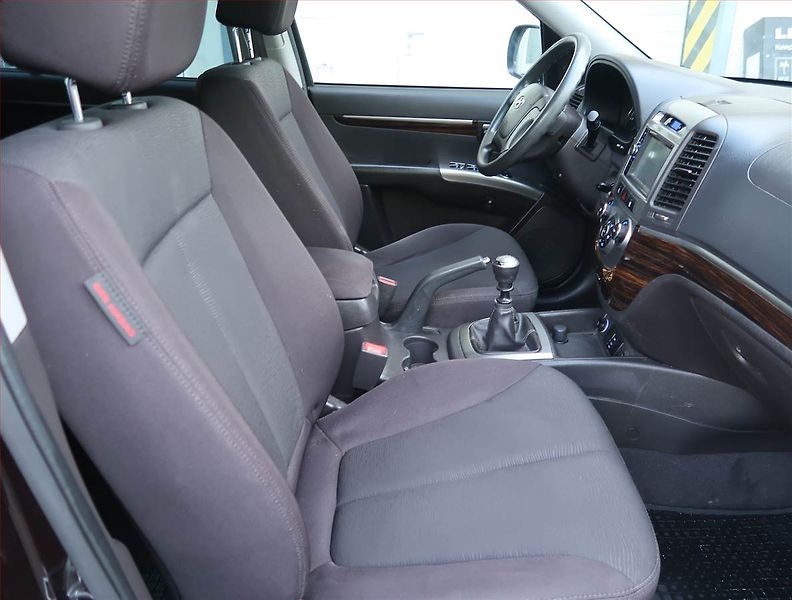 Hyundai Santa Fe (2011) 2.2 CRDi, Navi, Park. senzory - fotka 9 z 16