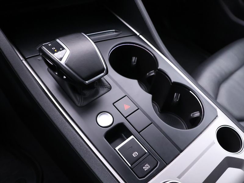 Volkswagen Touareg 3,0 TDI 170kW DSG 4M LED CZ - fotka 27 z 31