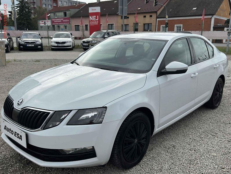 Škoda Octavia (2018) 2.0 TDi, ČR, AC, výhřev sed - fotka 3 z 17