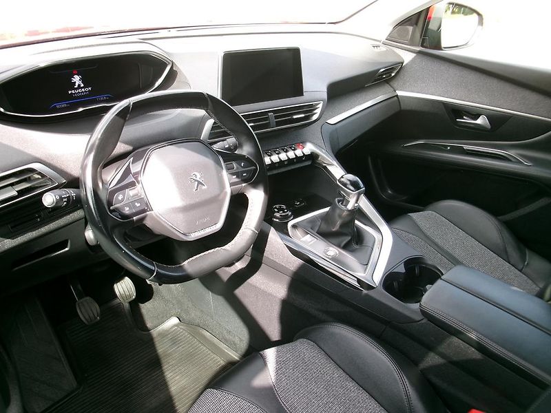 Peugeot 3008 (2019) 1.2i ALLURE ,KOUP.ČR,1.MAJITEL - fotka 9 z 20