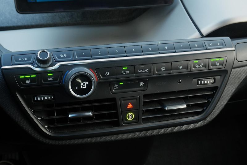BMW i3 i3s 120Ah, H/K, Navi profi - fotka 20 z 31
