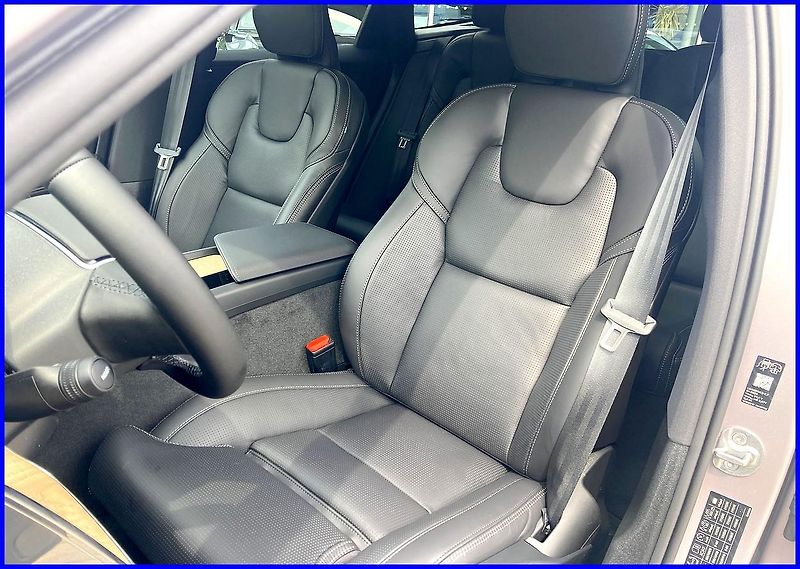 Volvo XC60 (2026) B5AWD PLUS DARK+4SERVIS/ZÁRUKA - fotka 12 z 24