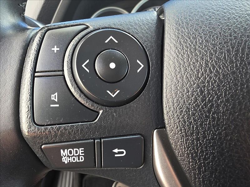 Toyota Auris 1,6 97 KW Automat kamera navi - fotka 17 z 44