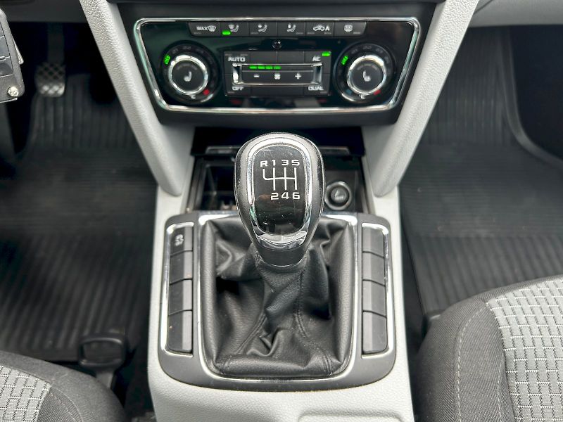 Škoda Superb (2019) Combi 2.0 TDI CR DPF 125kW MP6 - fotka 16 z 28
