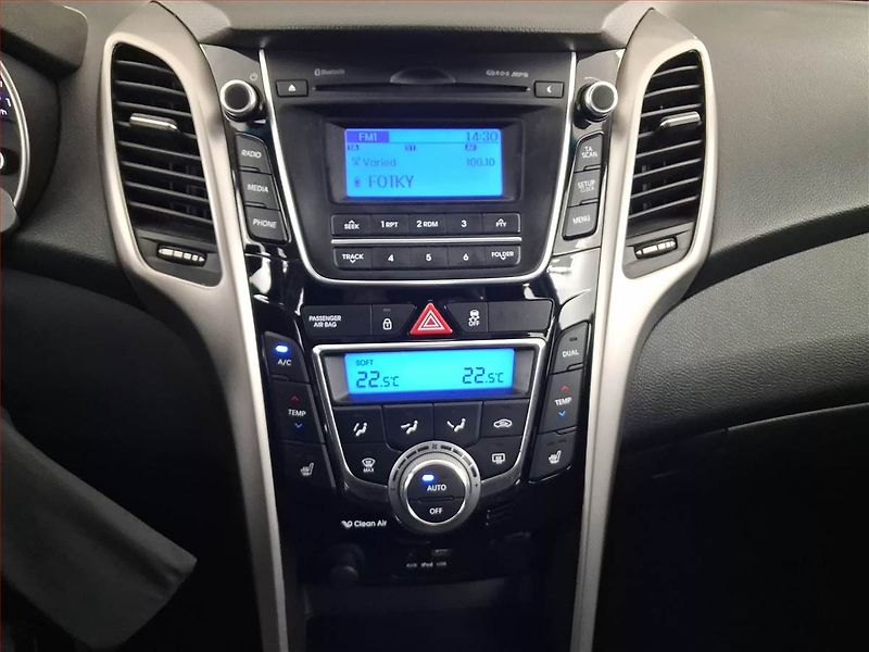 Hyundai i30 (2015) 1.6 MPI, Tempomat - fotka 12 z 20