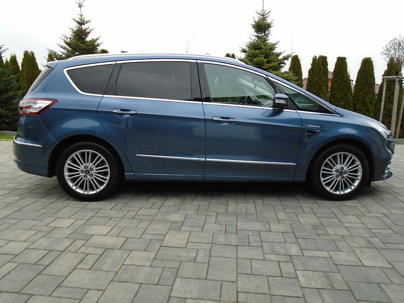 Ford S-MAX 2,0EcxoBlue 140kW 8A Vignale - fotka 7 z 46