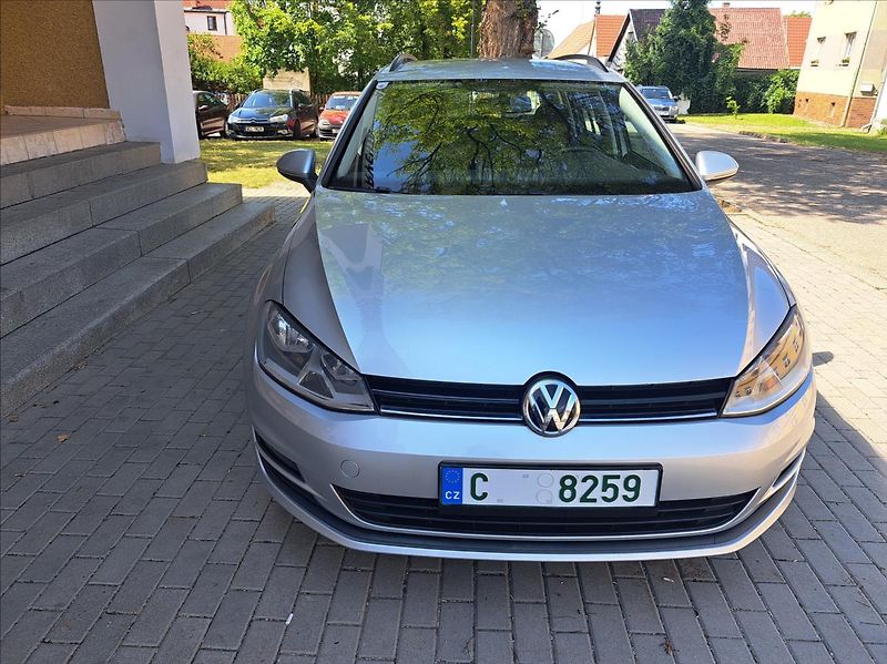 Volkswagen Golf 1,6 TDI Variant - fotka 2 z 45