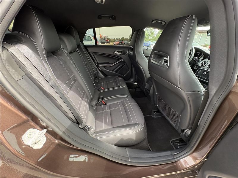 Mercedes-Benz CLA 2,2 220d 130kW,Bi-Xen,Kamera - fotka 28 z 35