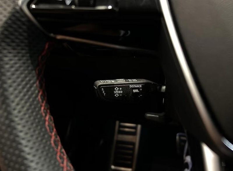 Audi Q8 e-tron 55 Q 360k Pano Matrix 4 zóny   - fotka 12 z 18