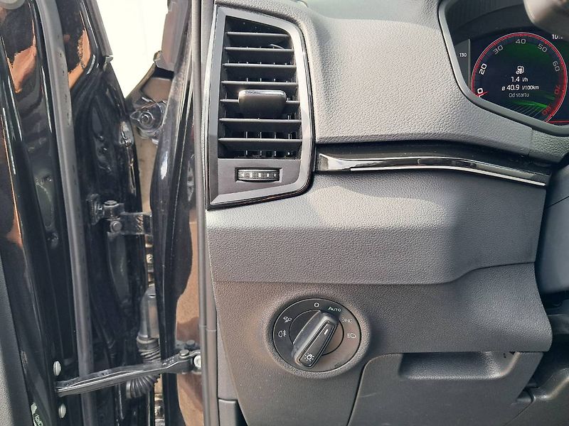Škoda Karoq (2023) SPORTLINE 1.5 TSI / 110 kW DSG - fotka 19 z 29