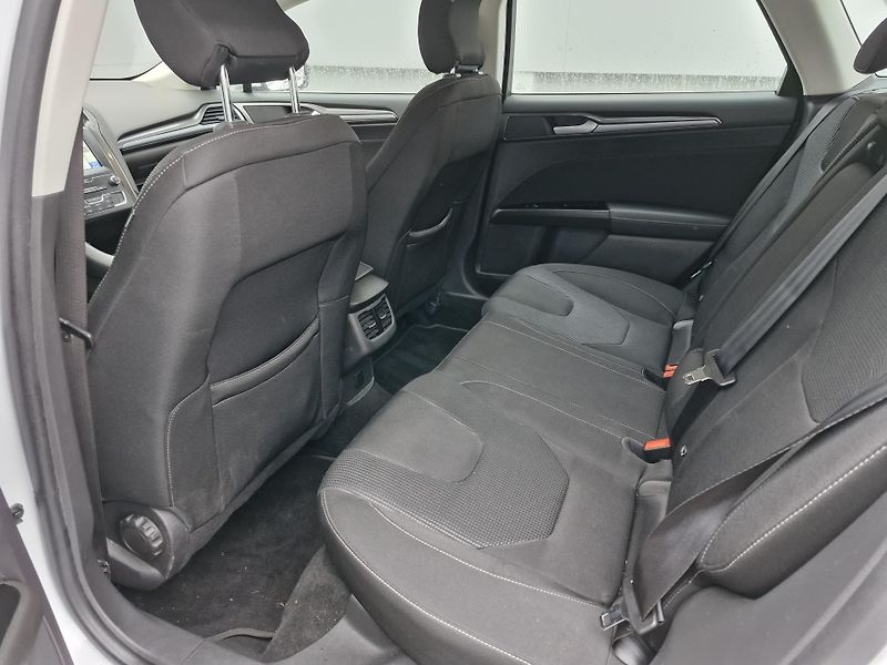 Ford Mondeo  Titanium 2,0 EcoBlue (110 kW - fotka 9 z 9