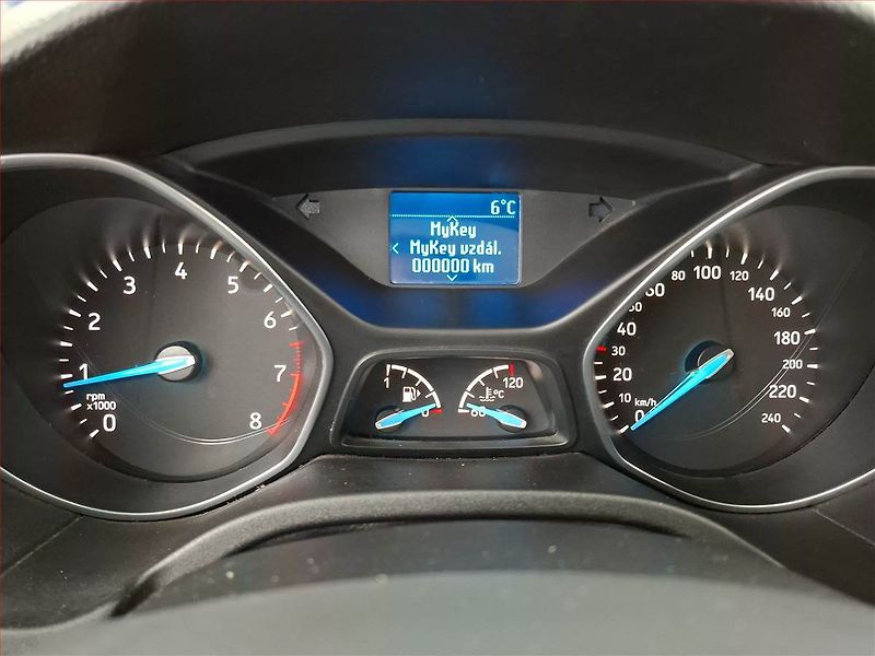 Ford Focus (2017) 1.6 i, ČR,1.maj - fotka 11 z 17