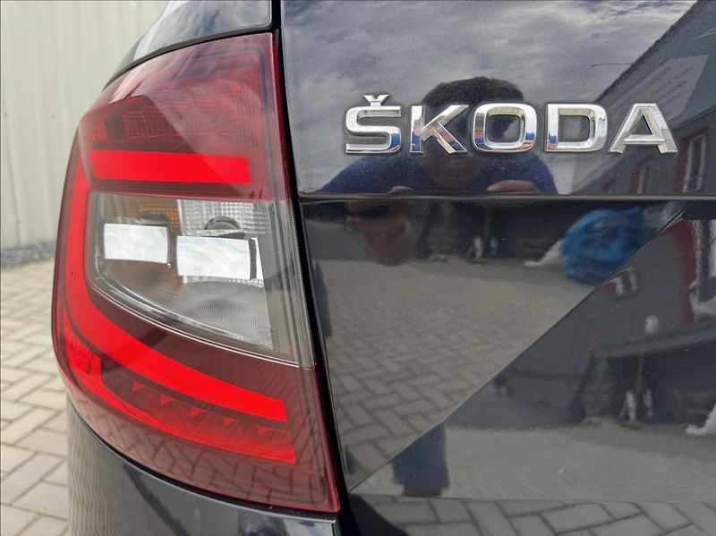 Škoda Octavia 2,0 TDI DSG STYLE DPH 1.maj ČR - fotka 15 z 50
