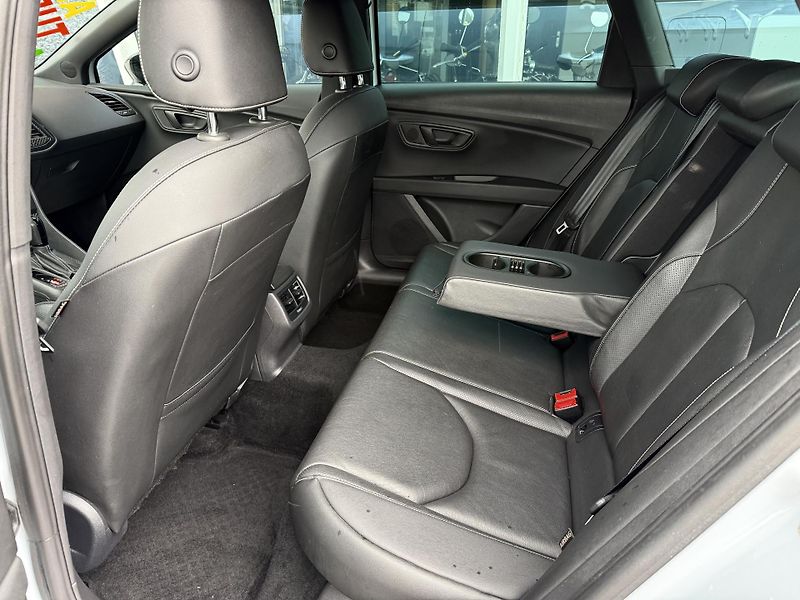Seat Leon 2,0 ST Cupra 206kW Automat - fotka 22 z 50