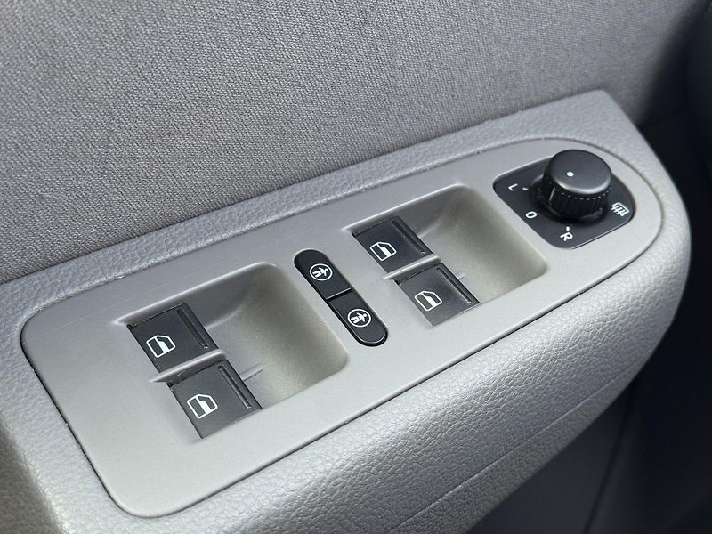 Seat Alhambra (2014) 2.0TDi MAN Style, 7míst RZV - fotka 24 z 44