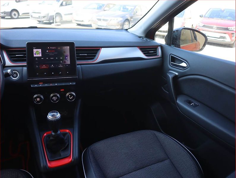 Renault Captur (2020) Intens 1.3 TCe, Kůže, Navi - fotka 8 z 21