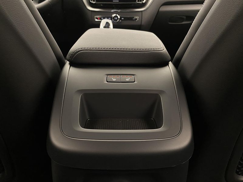 Volvo XC60 T8 AWD BLACK EDITION RECHARGE  - fotka 17 z 47