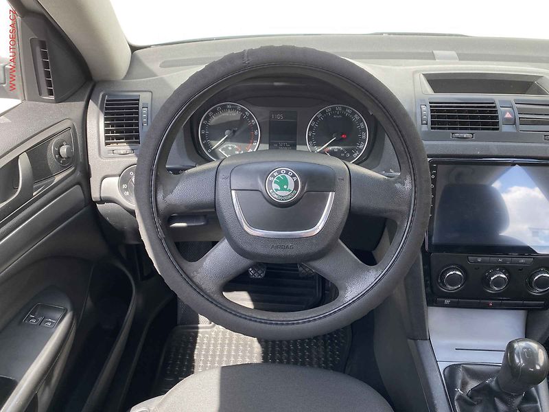 Škoda Octavia (2008) 1.9TDi, ČR, AC - fotka 11 z 16