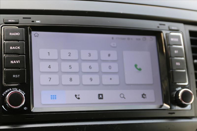 Volkswagen Multivan 2,5 TDi, Tažné , Klima - fotka 24 z 40