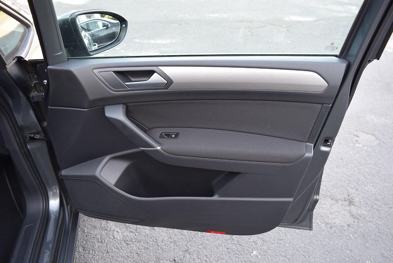 Volkswagen Touran (2017) 1.4TSI 110kw CLBMT NAVI TAŽNÉ - fotka 36 z 48