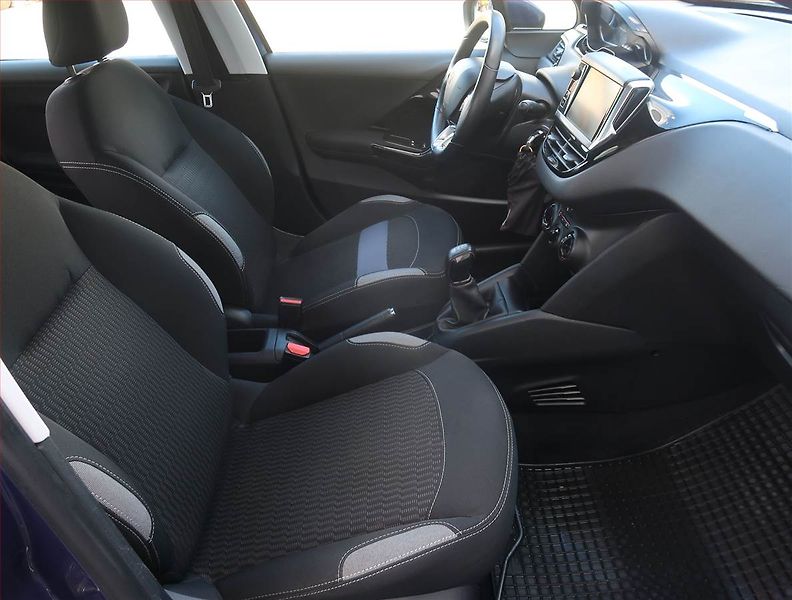 Peugeot 208 (2016) 1.2 PureTech, ČR,1.maj - fotka 9 z 18