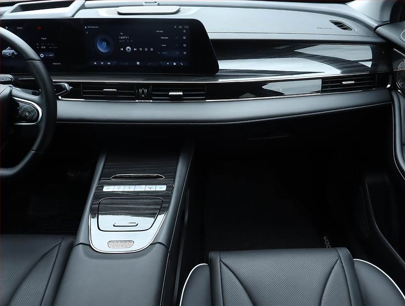 Omoda 5 EV (2025) Premium 61 kWh - fotka 8 z 25