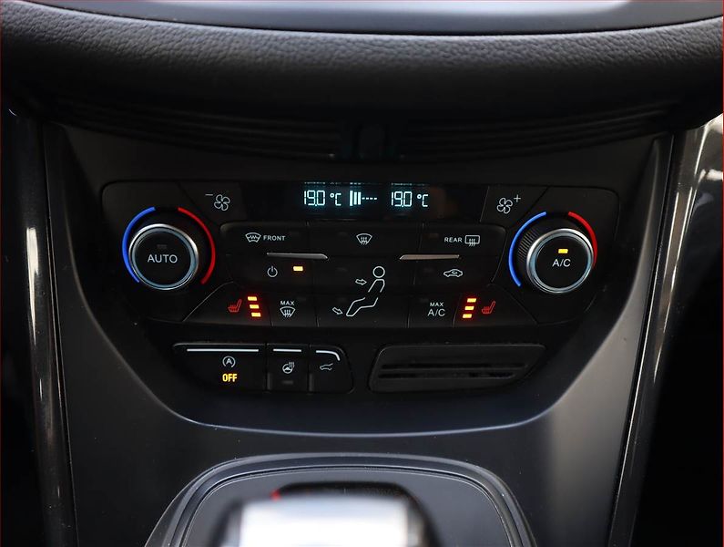 Ford Kuga (2016) 2.0 TDCi, 4X4, Automat, Kůže - fotka 17 z 21