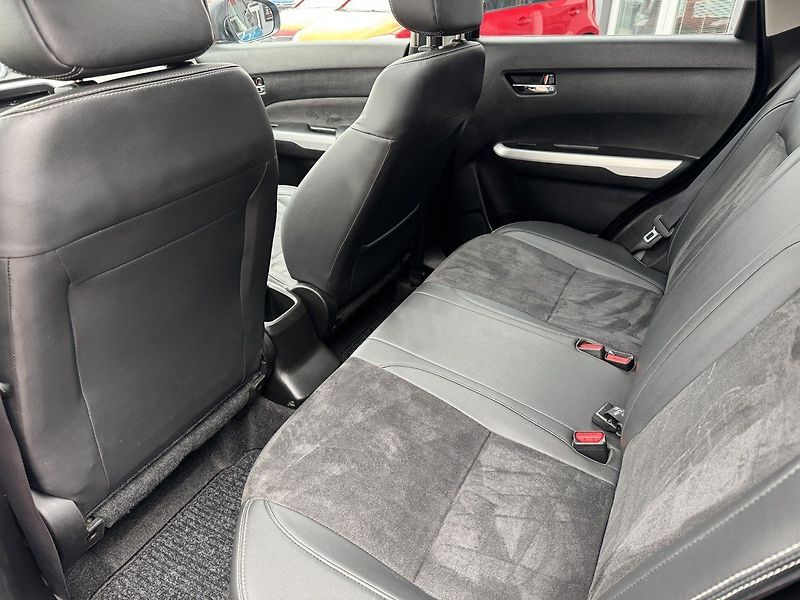 Suzuki Vitara (2015) 1.6i VVT LED Navi Pano Kamera - fotka 21 z 49