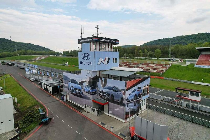 Hyundai i30 N Drive-N na trati mosteckého okruhu