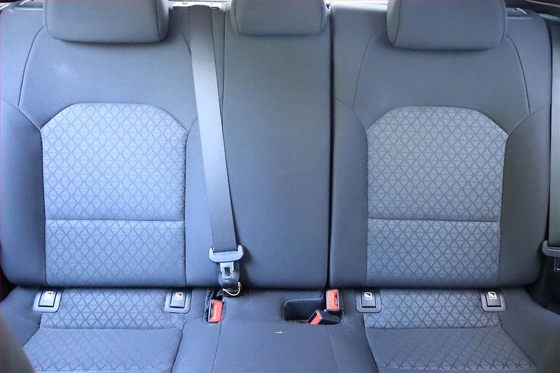 Kia Ceed (2024) Silver 1.5 T-GDI, Serv.kniha - fotka 9 z 19