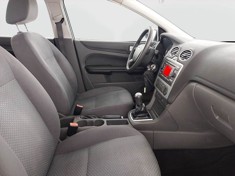 Ford Focus (2005) 1.6 TDCi, po STK, Tažné, Klima - fotka 9 z 19